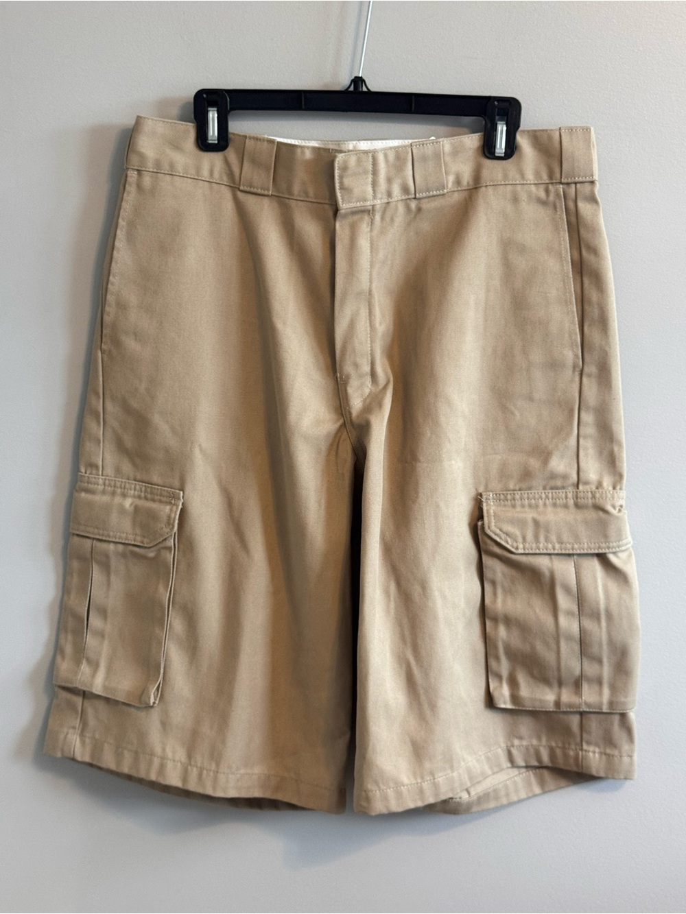 Dickies Men’s Size 34 Loose Fit Khaki Cargo Work Shorts